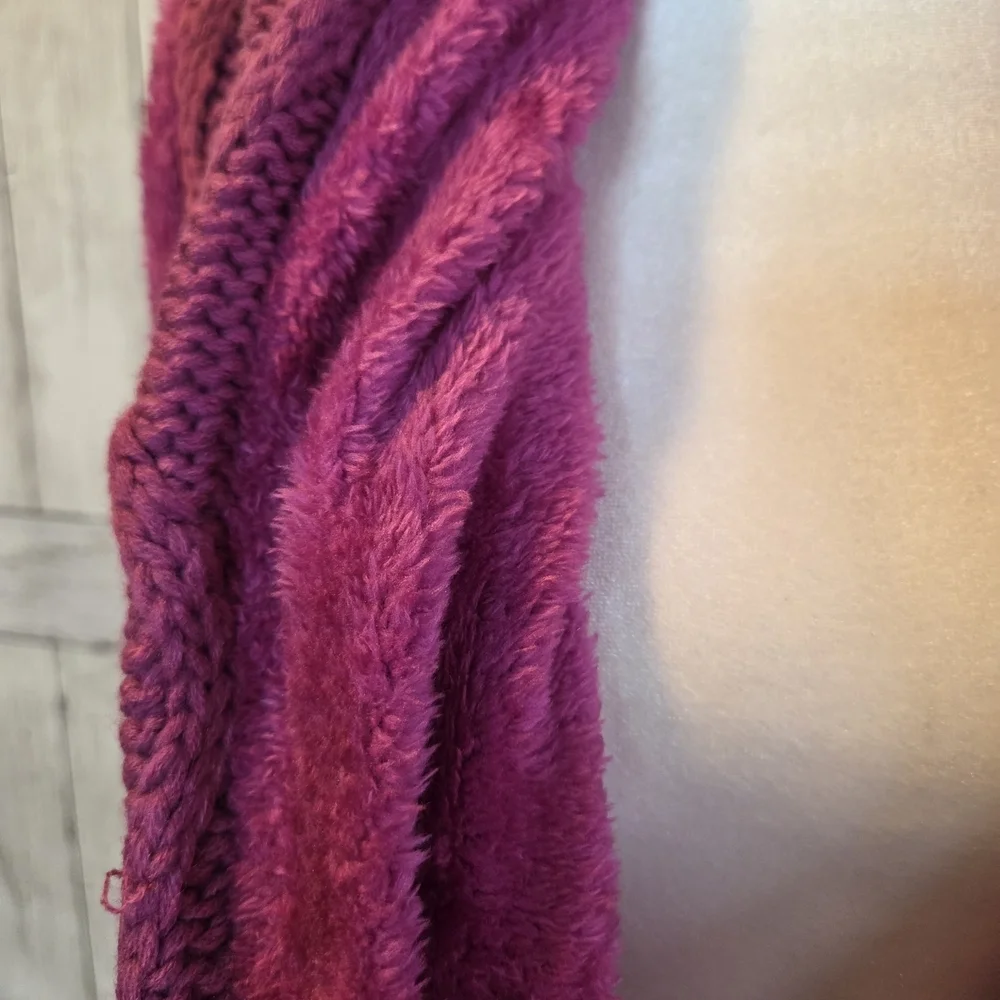 UGG Fuschia Cable Knit Beanie and Scarf Set